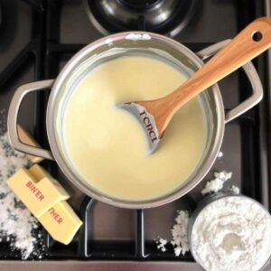 Étape 2: Préparation de la Sauce Béchamel